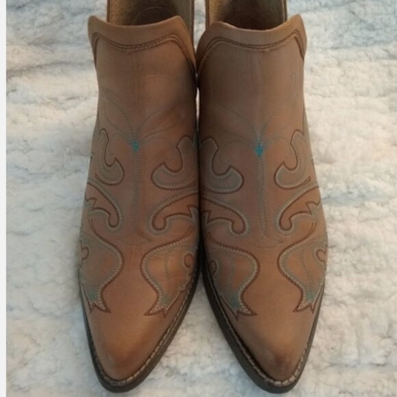 Circle G Embroidered booties NWOT 10 M - Picture 1 of 6